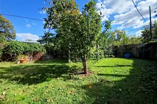 140 Meadowbrook St, Robinson, TX 76706 - Photo 2