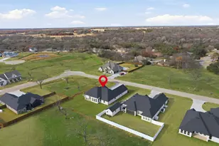 2152 Middlewood Cir, Granbury, TX 76049 - Photo 40