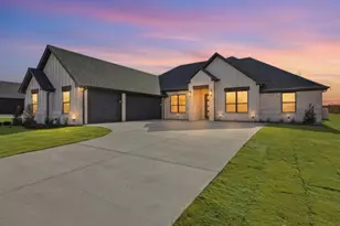 2152 Middlewood Cir, Granbury, TX 76049 - Photo 1