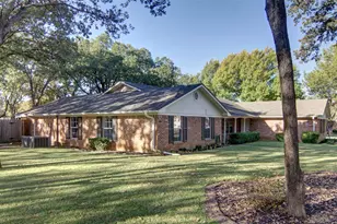 1300 Fisher St, Graham, TX 76450 - Photo 2