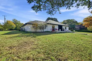 7924 Londonderry Dr, North Richland Hills, TX 76182 - Photo 4