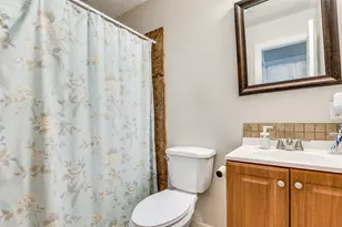 6102 Kelly Elliott Dr, Arlington, TX 76001 - Photo 8