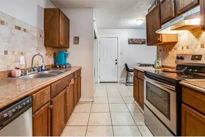 6102 Kelly Elliott Drive, Arlington, TX 76001 - Photo 4