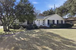 302 Carr St, Hillsboro, TX 76645 - Photo 1