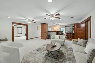 1323 Dublin St, Grapevine, TX 76051 - Photo 4