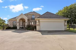4008 Huron Ct, Granbury, TX 76048 - Photo 2