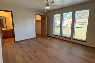 702 Matthews Ct, Arlington, TX 76012 - Photo 10