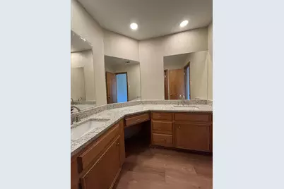 702 Matthews Court, Arlington, TX 76012 - Photo 8