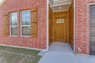 2612 Burchill Rd, Fort Worth, TX 76105 - Photo 2