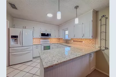 304 Tahiti Drive, Granbury, TX 76048 - Photo 6