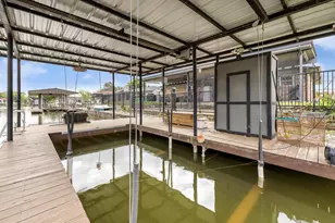 304 Tahiti Dr, Granbury, TX 76048 - Photo 32