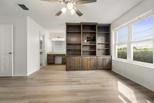 304 Tahiti Dr, Granbury, TX 76048 - Photo 16