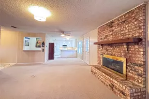 304 Tahiti Dr, Granbury, TX 76048 - Photo 4