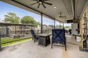 304 Tahiti Dr, Granbury, TX 76048 - Photo 24