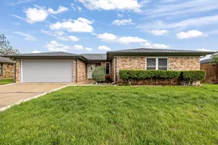 304 Tahiti Dr, Granbury, TX 76048 - Photo 1