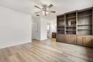 304 Tahiti Dr, Granbury, TX 76048 - Photo 12