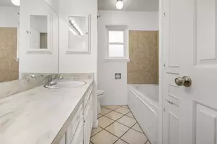 304 Tahiti Dr, Granbury, TX 76048 - Photo 18