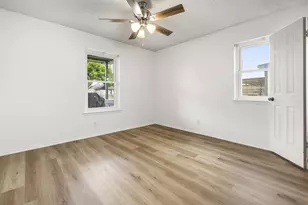 304 Tahiti Dr, Granbury, TX 76048 - Photo 20
