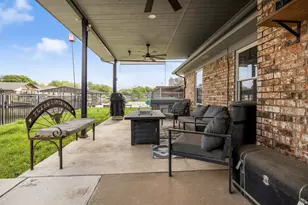 304 Tahiti Dr, Granbury, TX 76048 - Photo 26