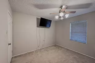 304 Tahiti Dr, Granbury, TX 76048 - Photo 16