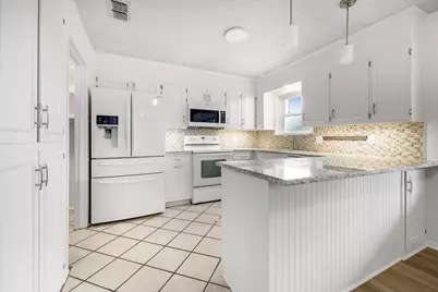 304 Tahiti Drive, Granbury, TX 76048 - Photo 6