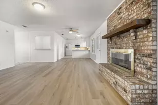 304 Tahiti Dr, Granbury, TX 76048 - Photo 4