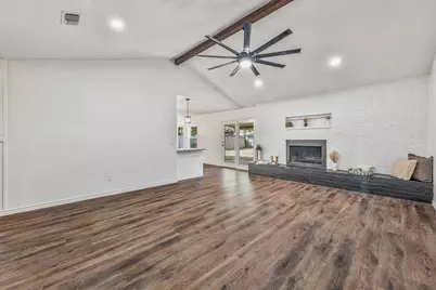 660 Pleasant Manor Avenue, Burleson, TX 76028 - Photo 6