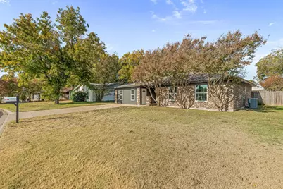 660 Pleasant Manor Avenue, Burleson, TX 76028 - Photo 4