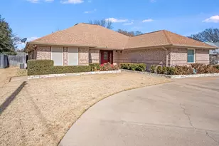5606 Choctaw Dr, Granbury, TX 76049 - Photo 2