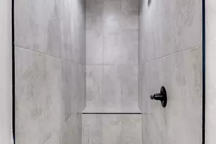 810 E Marvin Ave, Waxahachie, TX 75165 - Photo 16