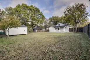 810 E Marvin Ave, Waxahachie, TX 75165 - Photo 24