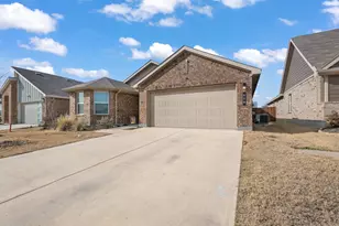 608 Breckenridge Pk Dr, Alvarado, TX 76009 - Photo 2