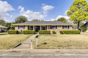 1208 Cindy Ln, Cleburne, TX 76033 - Photo 2