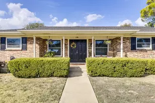 1208 Cindy Ln, Cleburne, TX 76033 - Photo 4