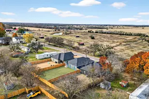 506 Broadway St, Whitesboro, TX 76273 - Photo 32