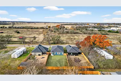 506 Broadway Street, Whitesboro, TX 76273 - Photo 2