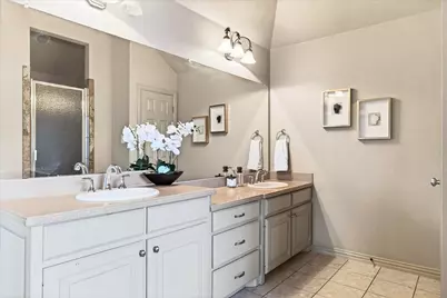 621 Trails End Court, Hurst, TX 76054 - Photo 18