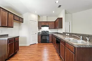 2939 St Zachary Dr, Dallas, TX 75233 - Photo 10