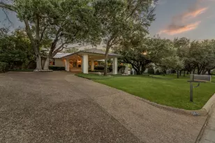 5849 Merrymount Rd, Westover Hills, TX 76107 - Photo 2