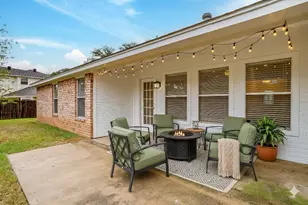 701 Stonebrooke Dr, Burleson, TX 76028 - Photo 36