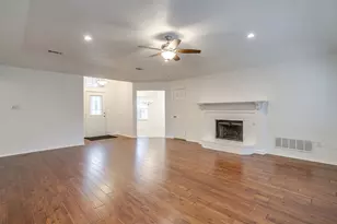 701 Stonebrooke Dr, Burleson, TX 76028 - Photo 6