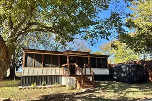 349 Northridge Dr, Gainesville, TX 76240 - Photo 1