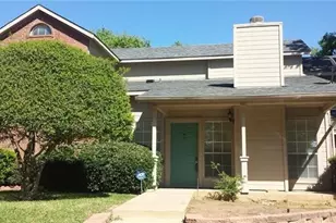 1471 Meadowood Village Dr, Fort Worth, TX 76120 - Photo 1