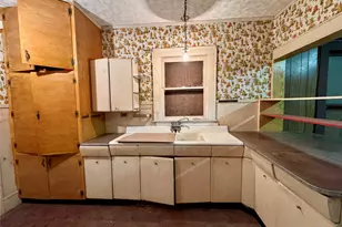 807 N Marable St, West, TX 76691 - Photo 8