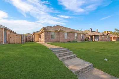 1437 N Bluegrove Road, Lancaster, TX 75134 - Photo 2