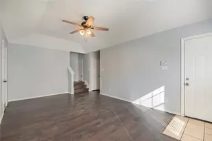 1437 N Bluegrove Rd, Lancaster, TX 75134 - Photo 4