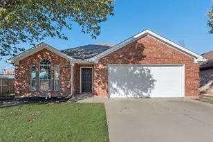 824 Bridle Trail, Saginaw, TX 76179 - Photo 4
