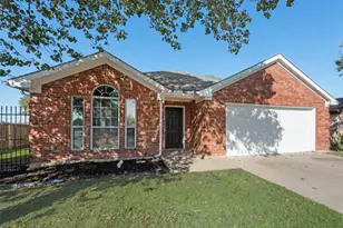 824 Bridle Trail, Saginaw, TX 76179 - Photo 6