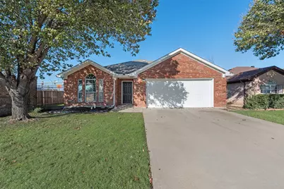 824 Bridle Trail, Saginaw, TX 76179 - Photo 2