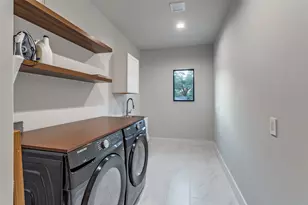 13693 Peyton Dr, Dallas, TX 75240 - Photo 32